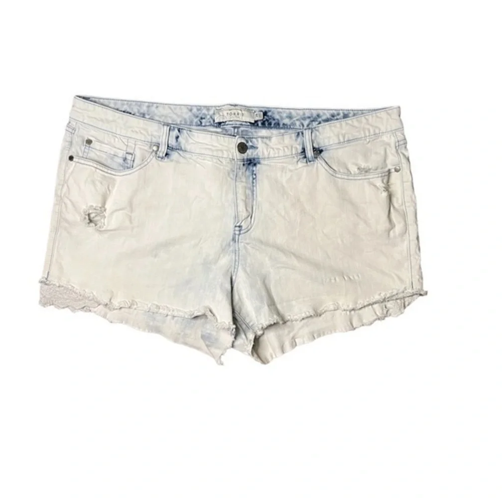 Torrid Distressed Acid Wash Beaded Inset‎ Denim Shorts Size 24